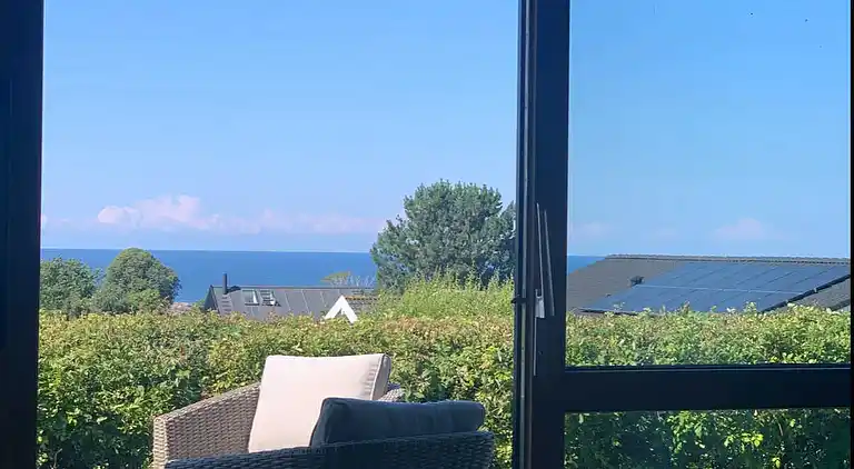 Charmerende sommerhus med udsigt til Østersøen