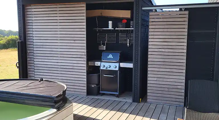 Ny topp moderne sommerhus ved vannet