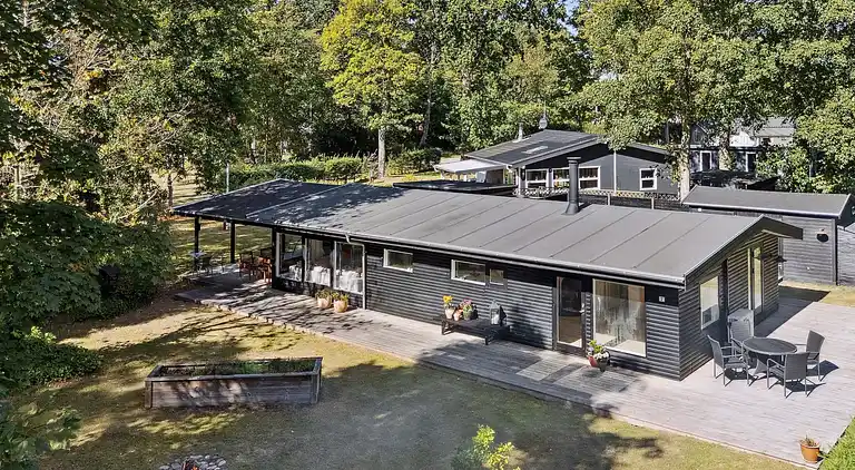 Modernisiertes Haus nahe Wald und Strand