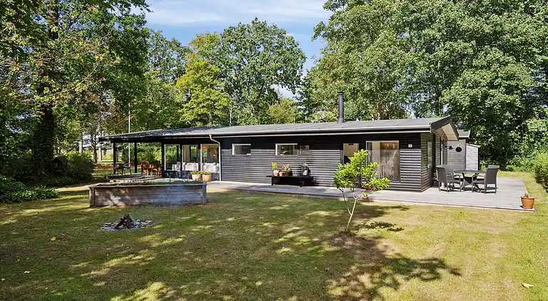 Modernisiertes Haus nahe Wald und Strand