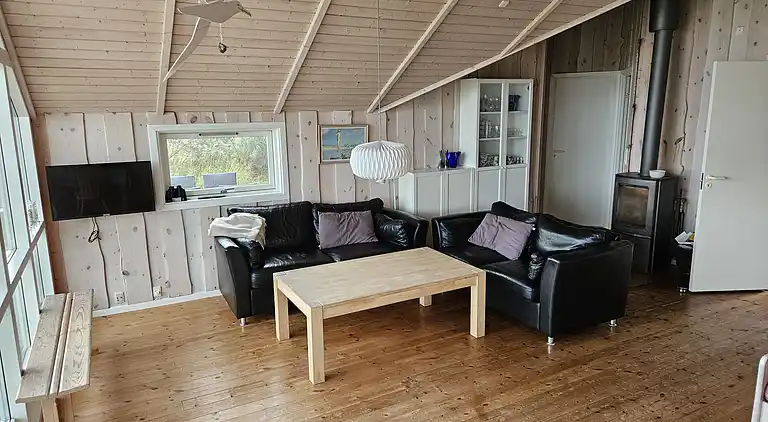 Sommerhus med havudsigt og strand i baghaven