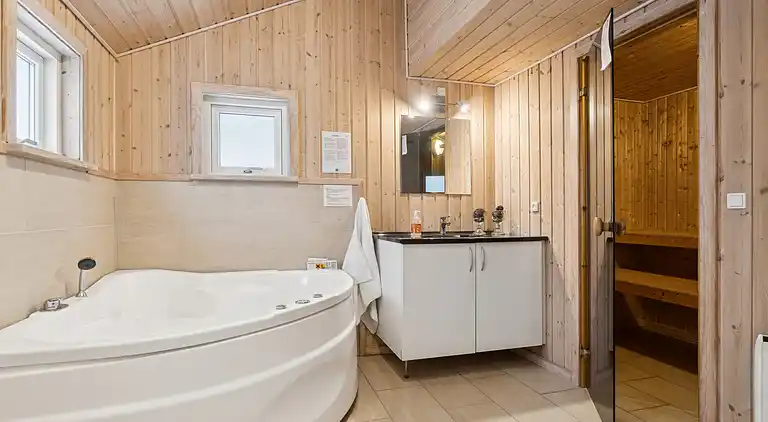 Feriehus med spa og sauna, tæt på natur