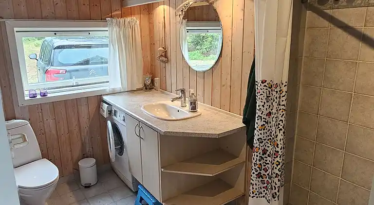 Sommerhus med havudsigt og strand i baghaven