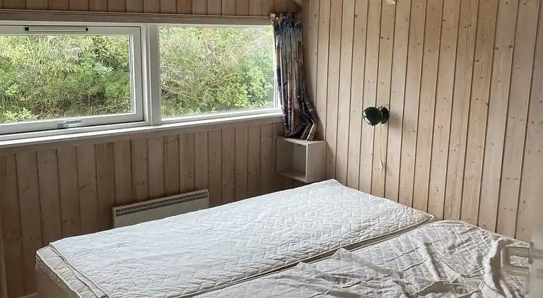 Sommerhus med havudsigt og strand i baghaven