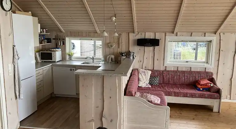 Sommerhus med havudsigt og strand i baghaven