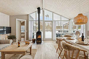 Feriehus med anneks og overbygd terrasse