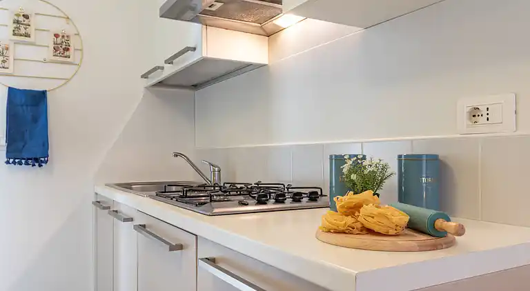 Apartment mit Poolblick und privatem, umzäunten Garten