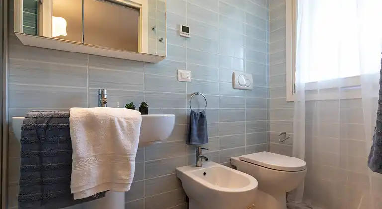 Apartment mit Poolblick und privatem, umzäunten Garten