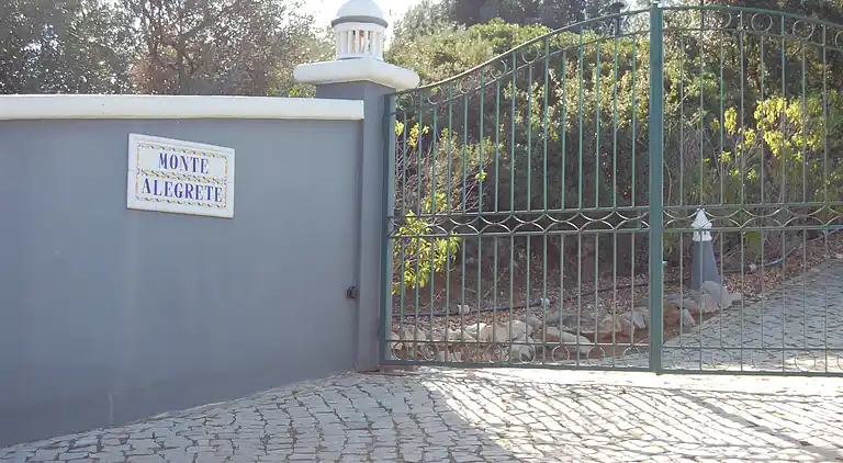 Villa Monte Alegrete mit Blick zum Meer