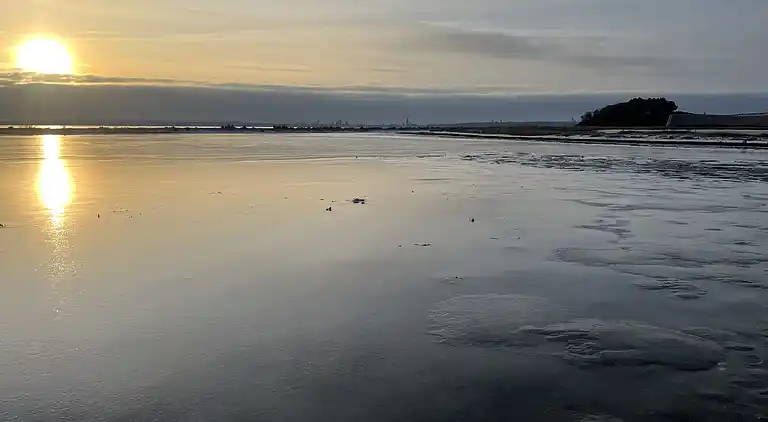 Gemütliches, reetgedecktes Ferienhaus-ladestation