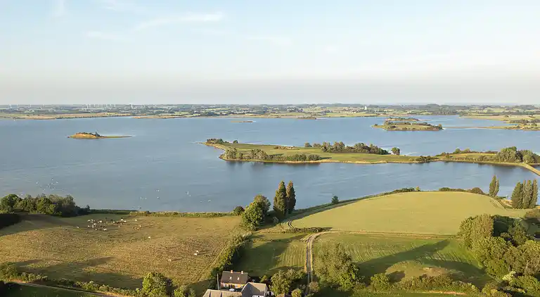 Ruhiges Landhaus mit schönem Wasserblick