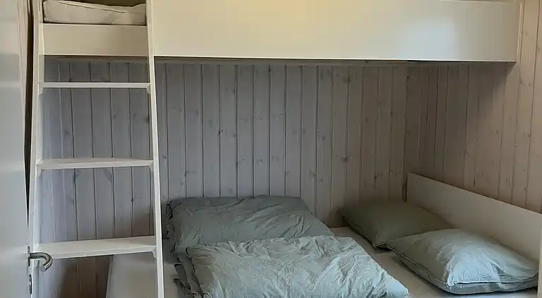 Rummeligt sommerhus på Bogø