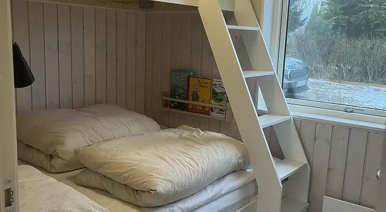 Rummeligt sommerhus på Bogø