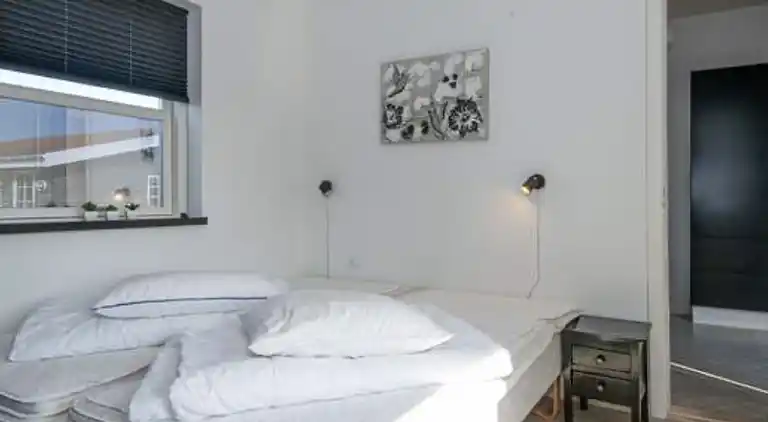 Skønt sommerhus med havudsigt – 50 m til vandet