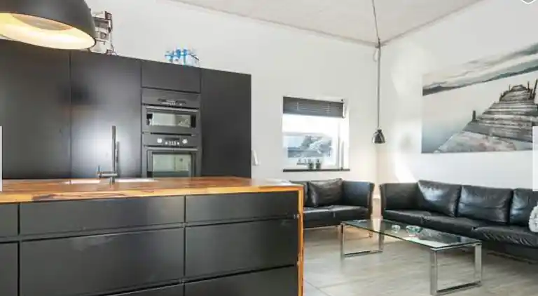 Skønt sommerhus med havudsigt – 50 m til vandet