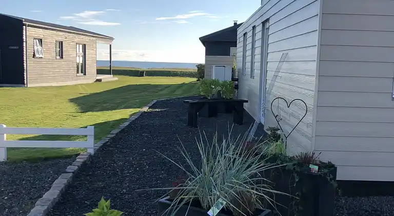 Skønt sommerhus med havudsigt – 50 m til vandet