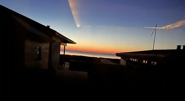 Skønt sommerhus med havudsigt – 50 m til vandet