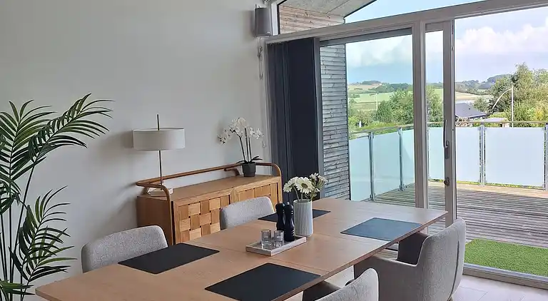 Ferieidyll med natur og byliv rett i nærheten