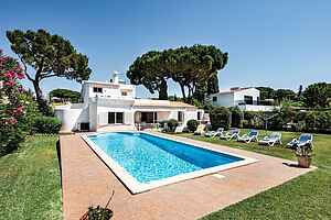 4 Beds, Golf Views, optional pool heating