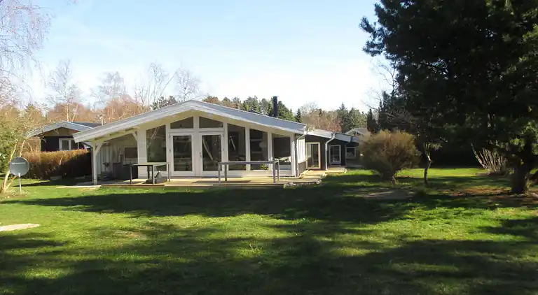 Helles Ferienhaus nur 300 m vom Wasser