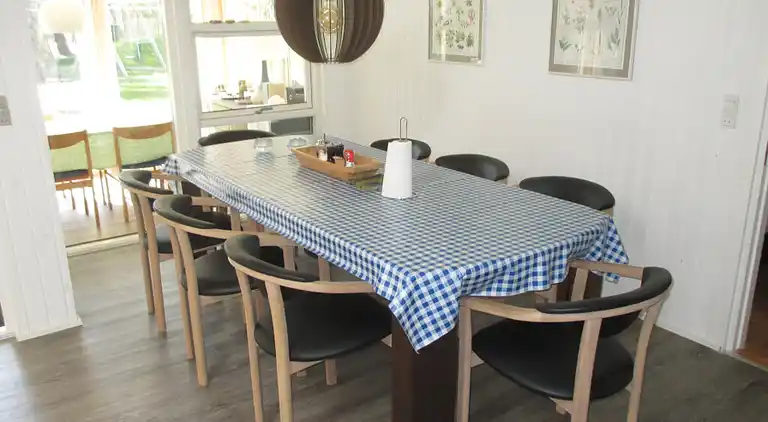 Helles Ferienhaus nur 300 m vom Wasser