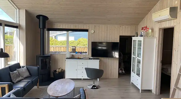 Dejligt familieferiehus kun 130 m fra stranden. 