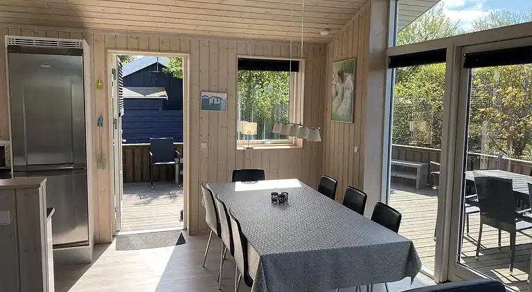 Dejligt familieferiehus kun 130 m fra stranden. 