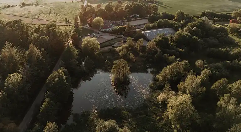 Idyllisches Haus auf einem Reiterhof