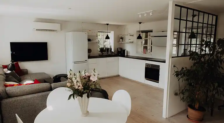 Idyllisches Haus auf einem Reiterhof