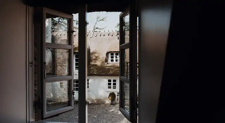 Idyllisches Haus auf einem Reiterhof