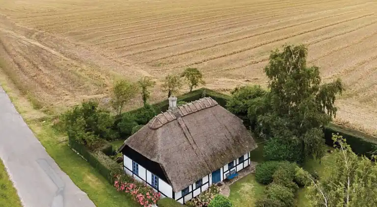 Cozy farmhouse close to the sea