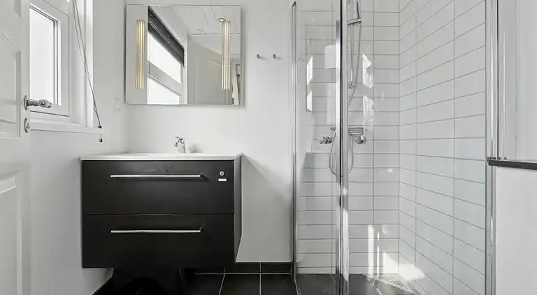 Sommerhus i 1. række.  4 pers. 30 m til havet.