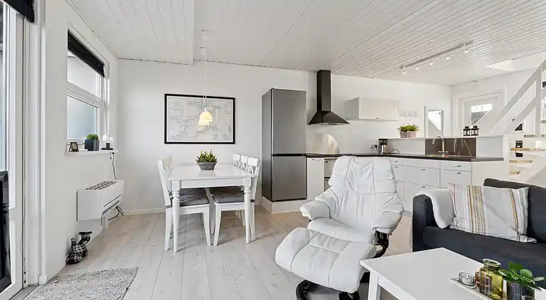 Sommerhus i 1. række.  4 pers. 30 m til havet.