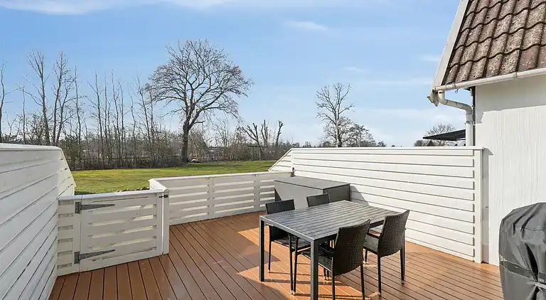 Sommerhus i 1. række.  4 pers. 30 m til havet.