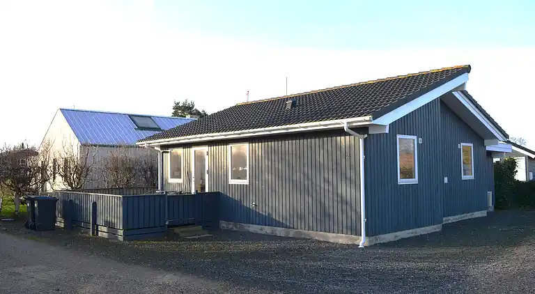 Dejligt familieferiehus kun 130 m fra stranden. 