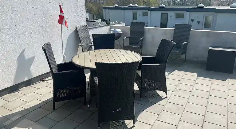 Aktiv ferie med hal, minigolf og havudsigt