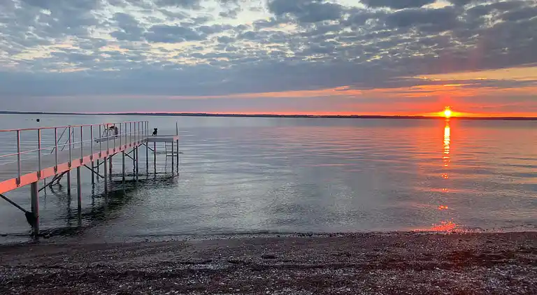 Aktiv ferie med hal, minigolf og havudsigt