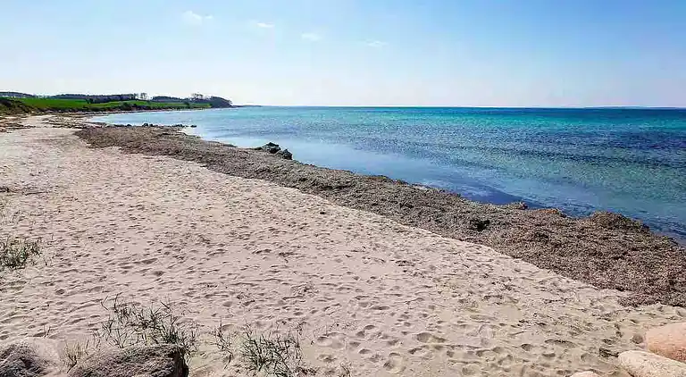 Aktiv ferie med hal, minigolf og havudsigt