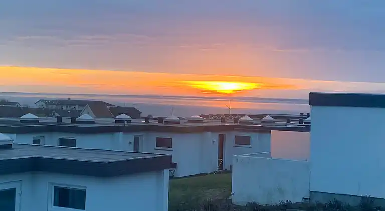 Aktiv ferie med hal, minigolf og havudsigt