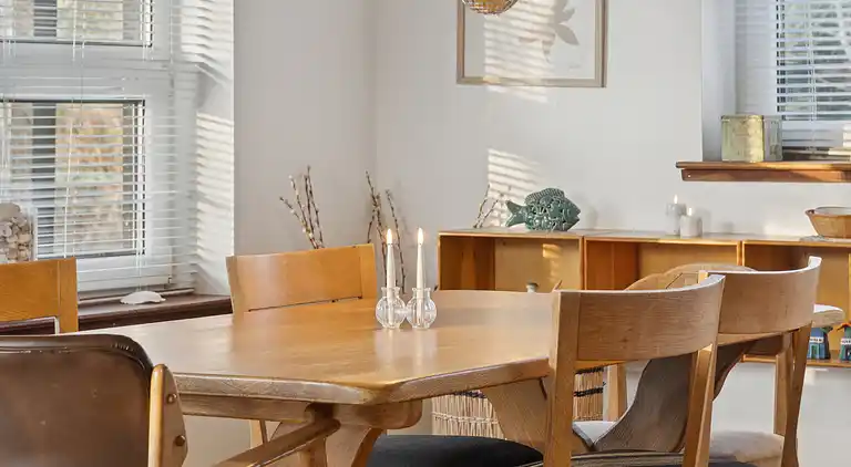 Hyggeligt træsommerhus tæt på natur og strand