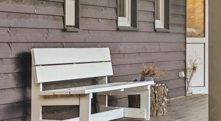 Hyggeligt træsommerhus tæt på natur og strand