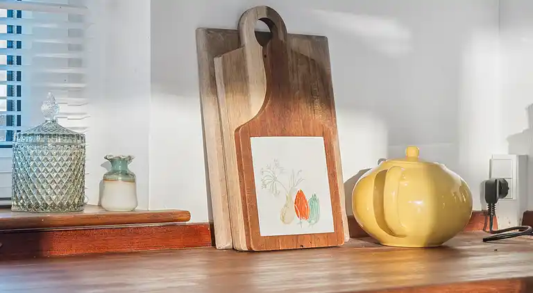 Hyggeligt træsommerhus tæt på natur og strand