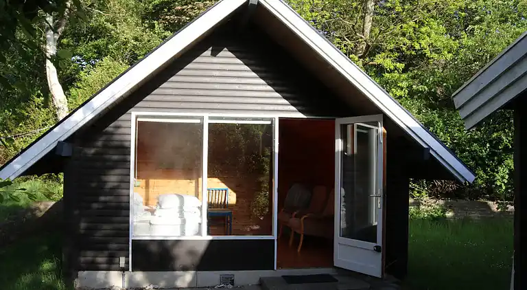 Naturoase mit Privatsee nah am Strand