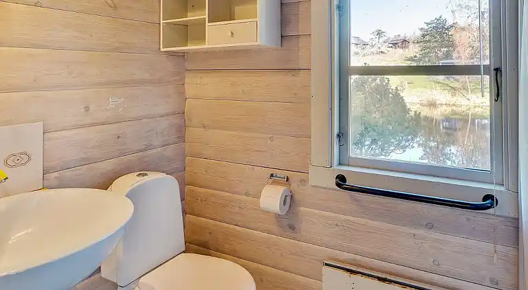 Naturoase mit Privatsee nah am Strand