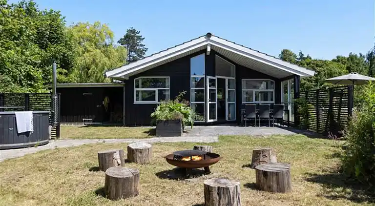 Hyggeligt sommerhus tæt på strand og leg