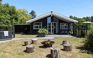 Hyggeligt sommerhus tæt på strand og leg