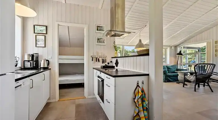 Hyggeligt sommerhus tæt på strand og leg