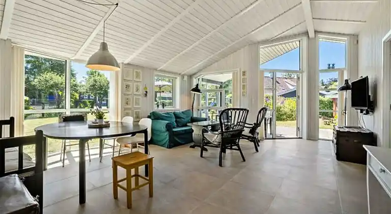 Hyggeligt sommerhus tæt på strand og leg