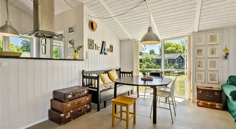 Hyggeligt sommerhus tæt på strand og leg