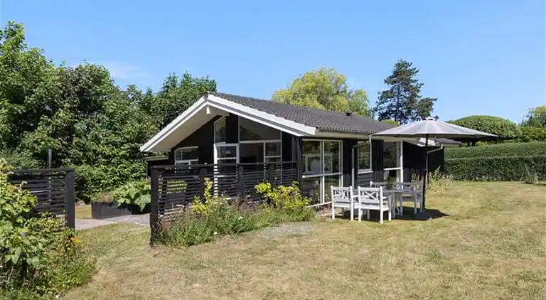 Hyggeligt sommerhus tæt på strand og leg